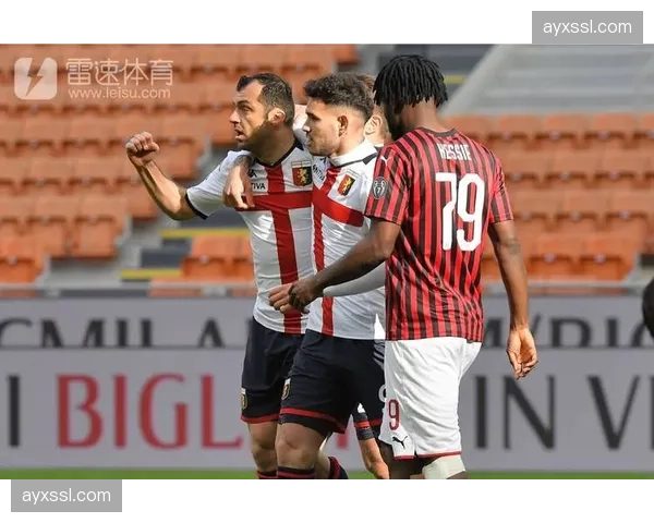 终场哨响，热那亚老将克里西托与看台上哭泣的小球迷合影