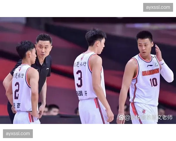 伯纳乌南看台球迷在球队每次成功抢断后,以特定鼓点催促球队快速进攻